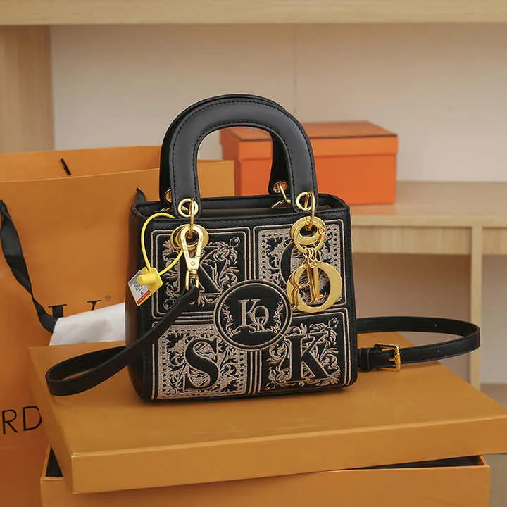 حقيبة كتف فاخرة كلاسيكية Classic Luxury Shoulder Bag