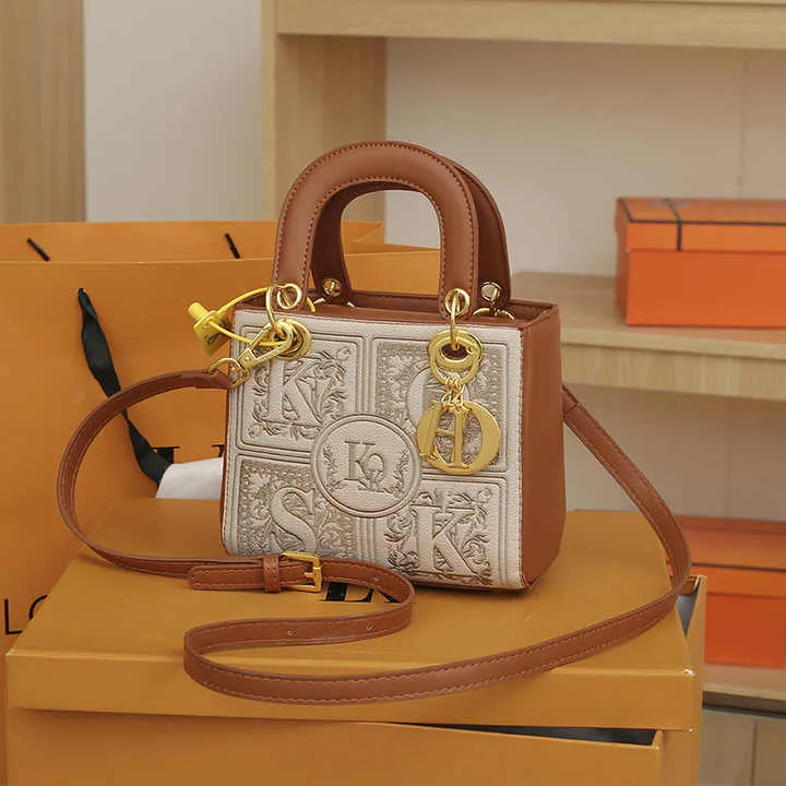 حقيبة كتف فاخرة كلاسيكية Classic Luxury Shoulder Bag