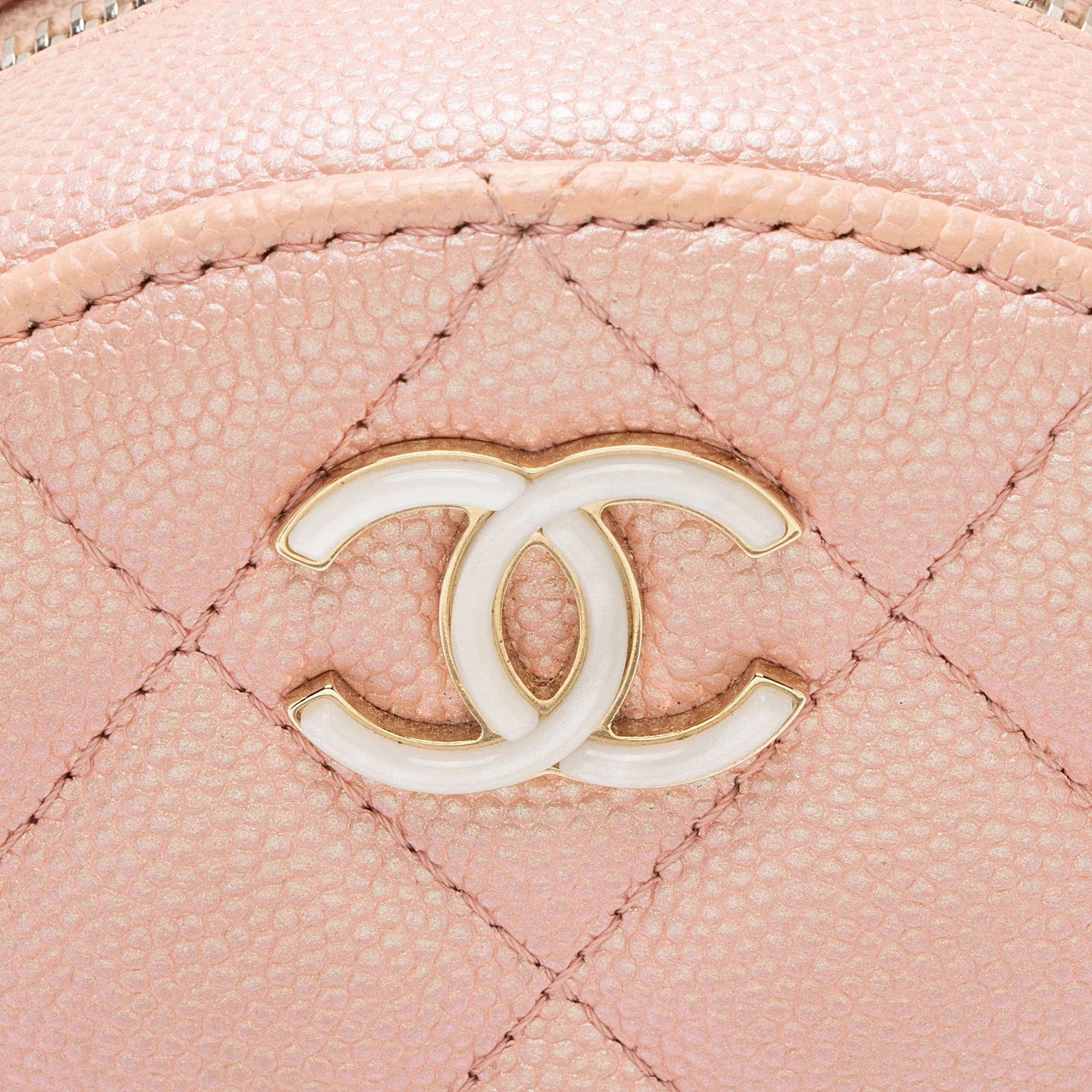 Chanel Iridescent Caviar Leather Mother of Pearl CC Round Clutch with Chain (SHF-YKChQe)