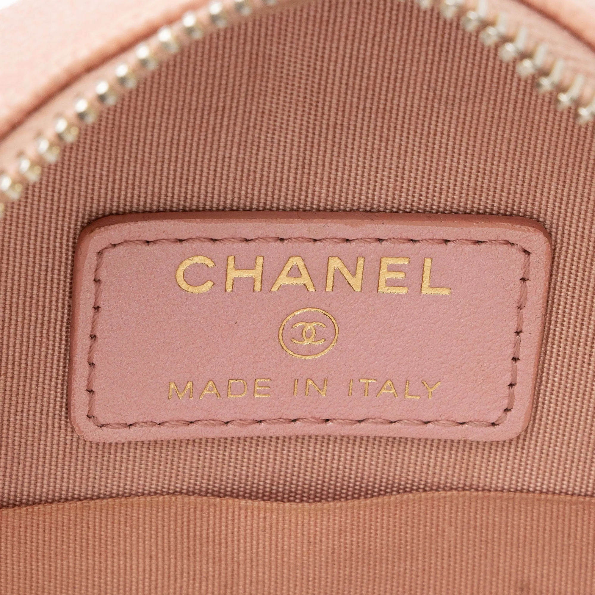 Chanel Iridescent Caviar Leather Mother of Pearl CC Round Clutch with Chain (SHF-YKChQe)