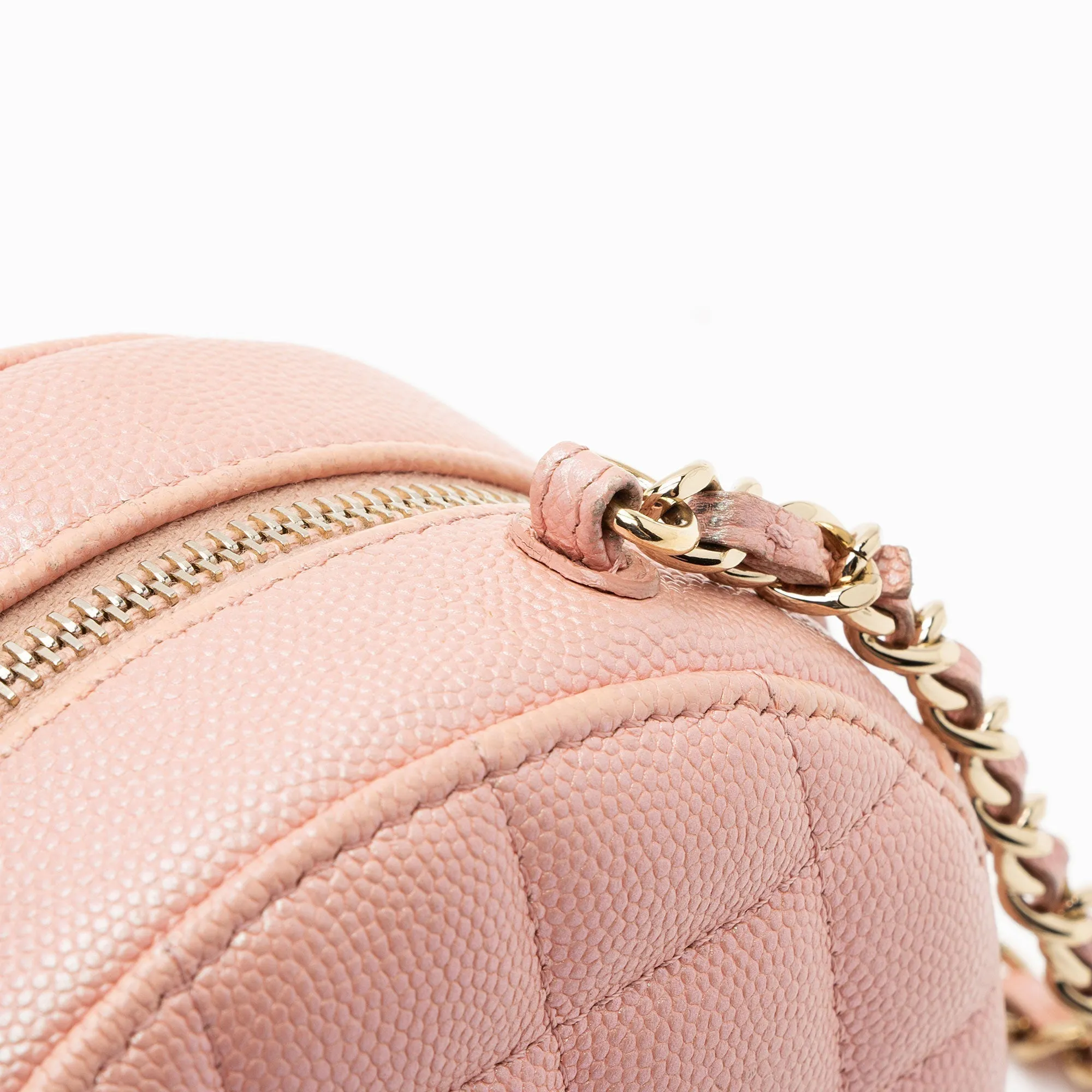 Chanel Iridescent Caviar Leather Mother of Pearl CC Round Clutch with Chain (SHF-YKChQe)