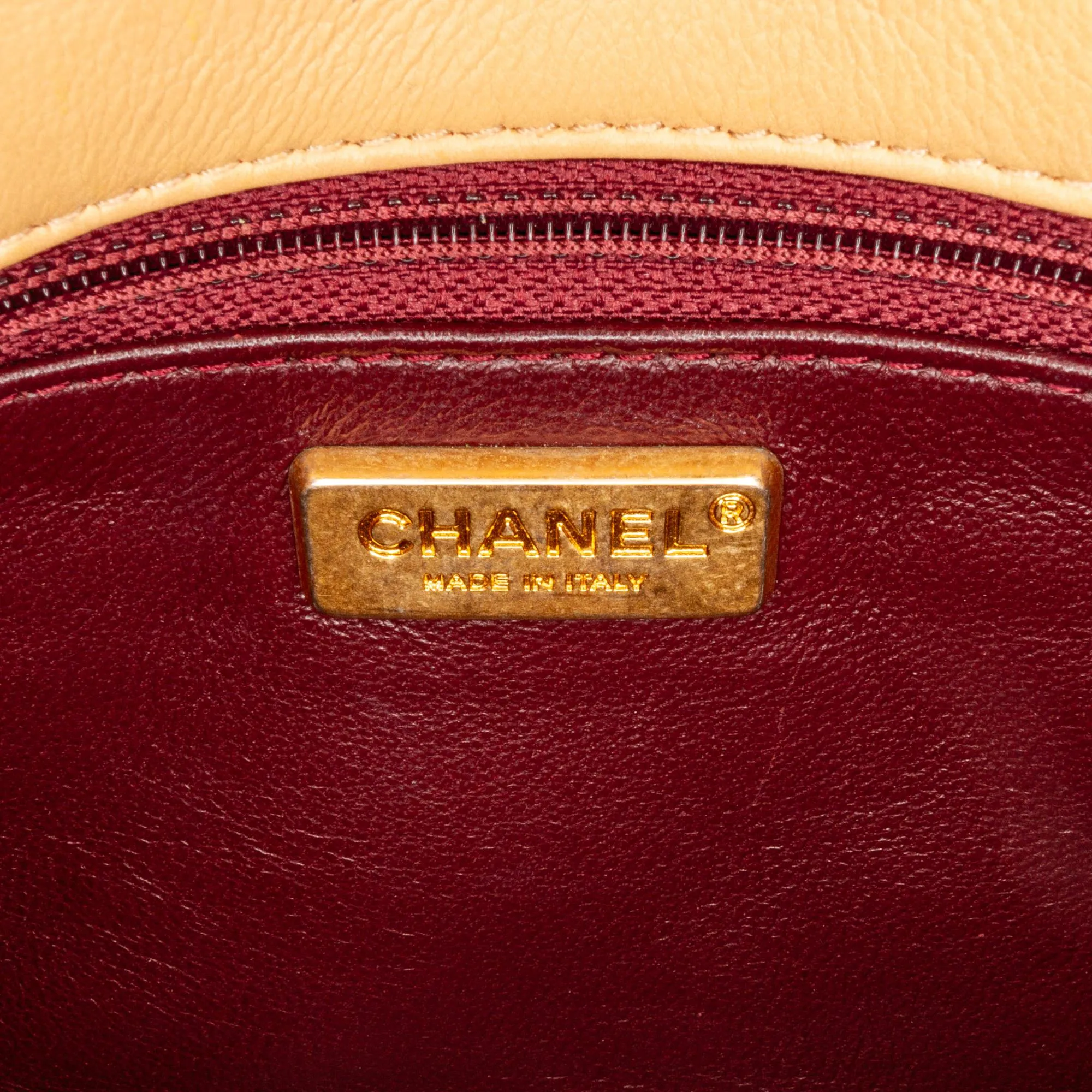 Chanel Medium Classic Lambskin Metal Edge Shoulder Bag (SHG-0qisTN)