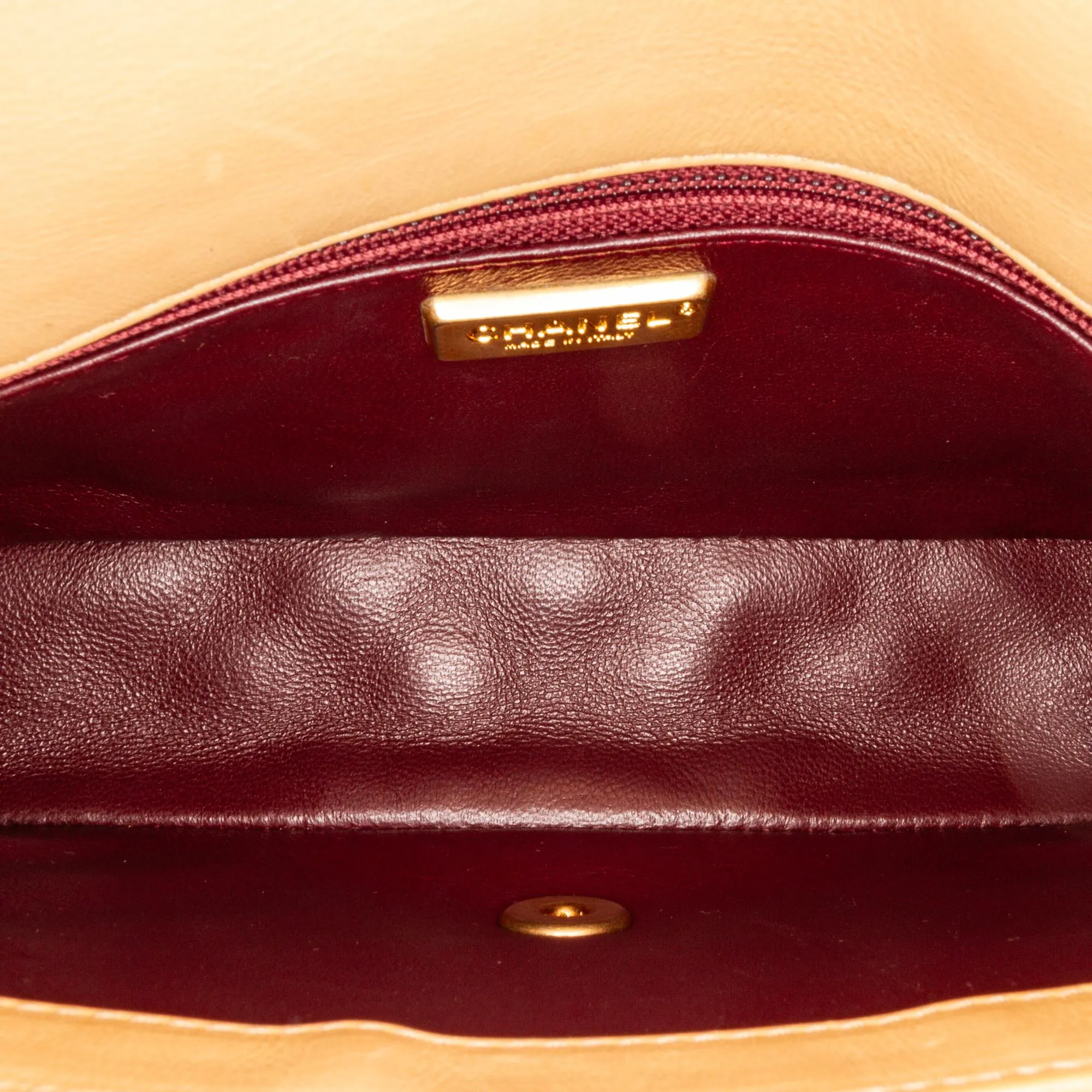 Chanel Medium Classic Lambskin Metal Edge Shoulder Bag (SHG-0qisTN)
